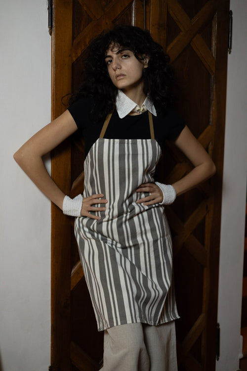 Colletto e polsini bianchi